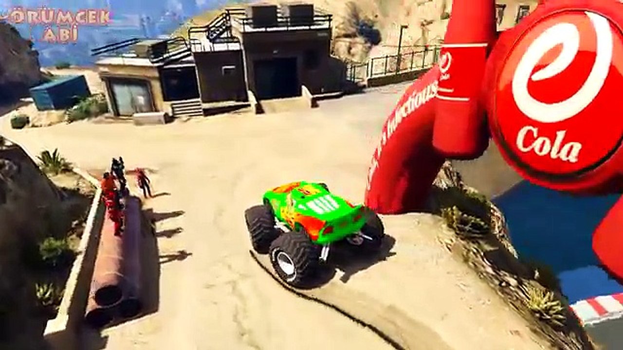 Büyük Tekerlekli Şimşek McQueen Arabaları Bataklıkda Yarışıyorlar