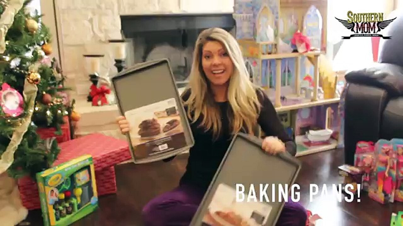 KIDS OPENING PRESENTS