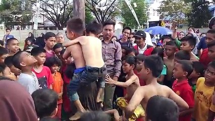 Panjat Pinang Anak Anak Paling Lucu Sambut 17 Agustus
