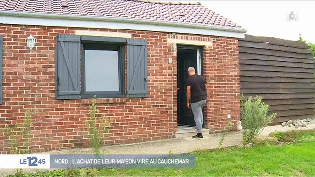 Un couple pense acheter une maison en briques et quelques mois plus tard se rend compte qu'elle est... en bois ! Regardez