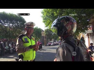 Mobil Pick Up Membawa Muatan Orang - 86