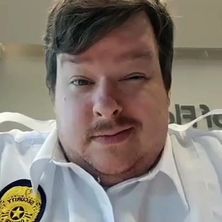 Il se filme pendant 6 mois à faire des prouts