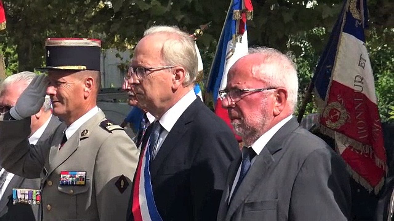 Libération d'Auxerre 1 : Stèle Jean-Moulin, stèle des Fusillés, stèle Louis Riglet, stèle St Nitasse