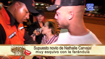 Captamos a Nathalie Carvajal junto a futbolista argentino Roberto Insúa