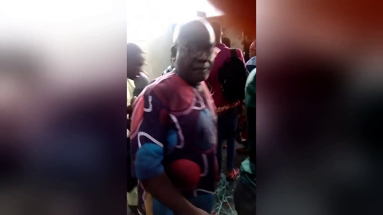 Bus drivers' heated argument causes crash on busy highway in Nigeria