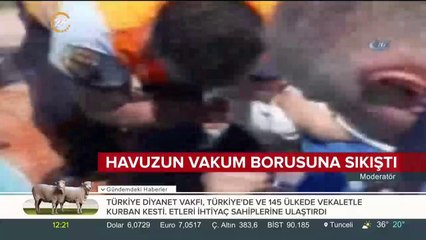 Havuzun vakum borusuna sıkıştı