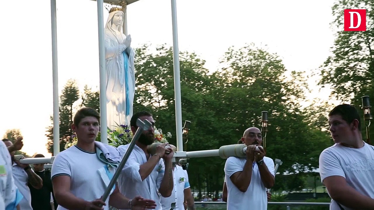 Gens du voyage à Lourdes, une procession mariale spectaculaire