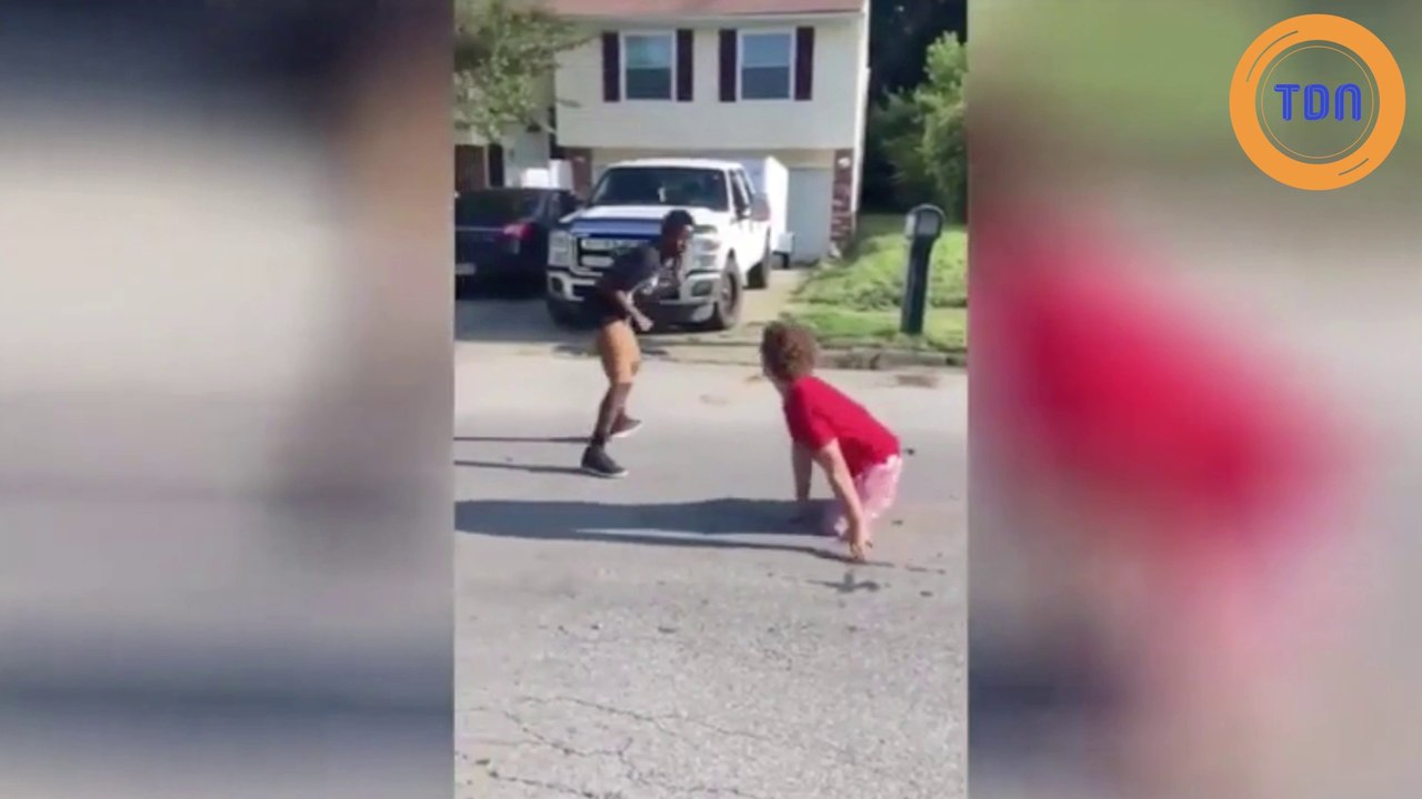 Un jeune homme amoindri gagne un combat de rue !