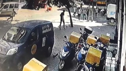 Esenyurt'ta Kaçan Kurbanlık Boğa Dehşet Saçtı... O Anlar Kamerada