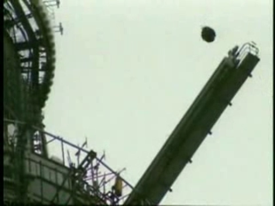 Video Extreme base jumping - extreme, base, jump, parachute,