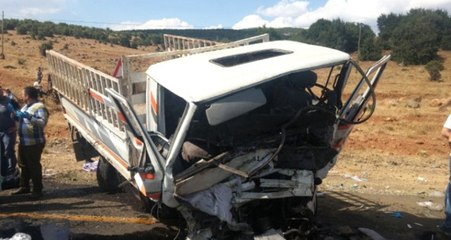 Taziye İçin Yola Çıkan Otomobil Kamyonetle Çarpıştı: 5 Ölü, 10 Yaralı