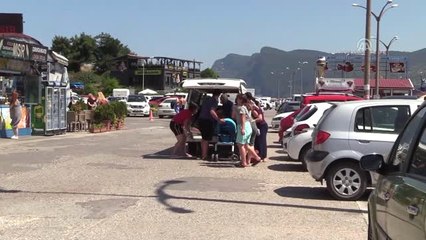 Amasra'daki Plajlarda Şemsiye Açacak Yer Kalmadı