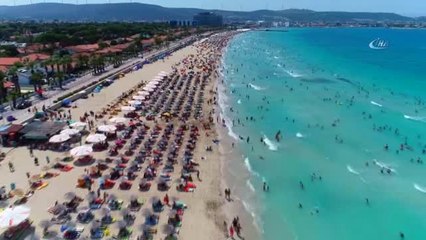 Tatilciler Akın Etti, Çeşme'nin Nüfusu 25 Katına Çıktı