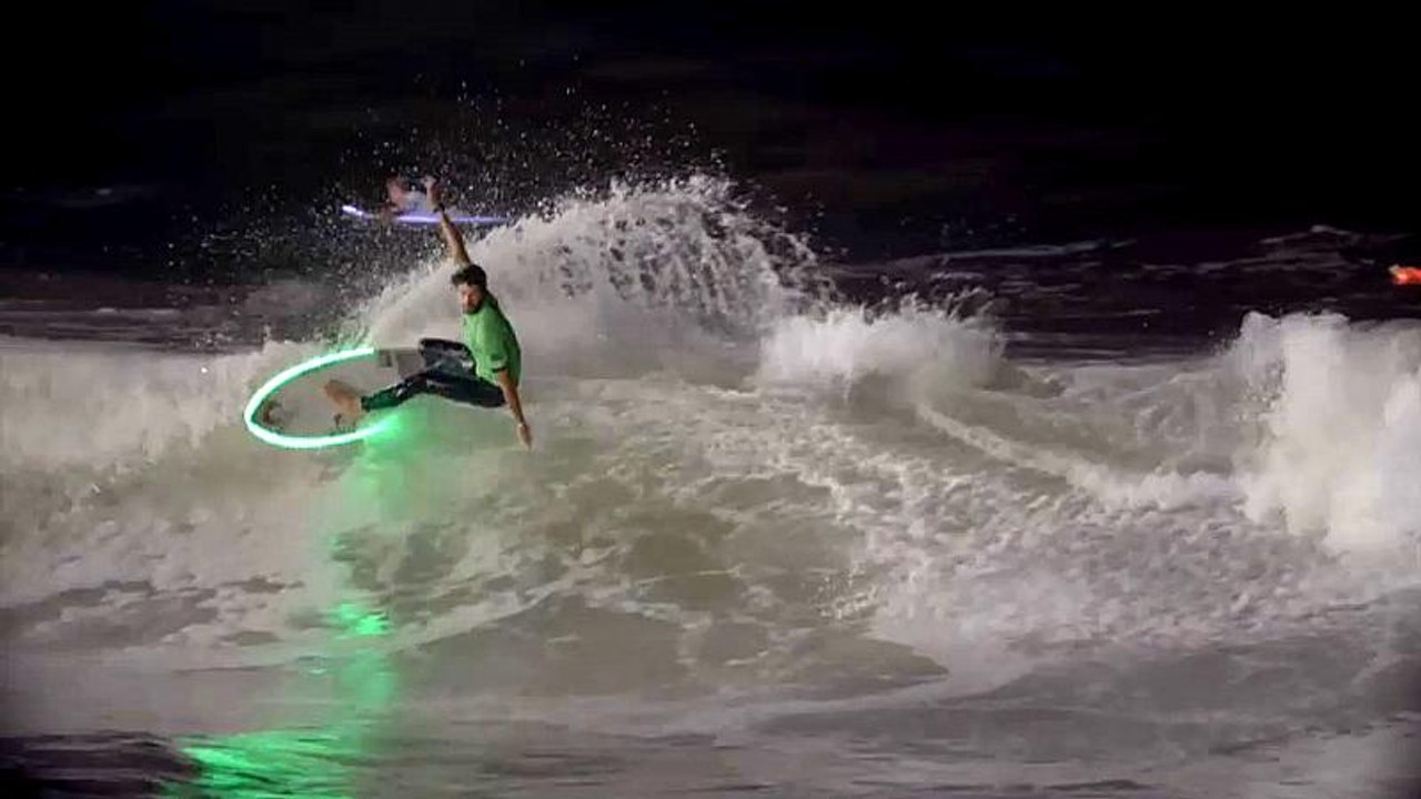 [Vídeo] Surf nocturno en la "Chambre d'Amour" de Anglet
