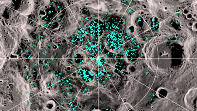NASA confirma la existencia de hielo de AGUA en la superficie de los Polos de la LUNA
