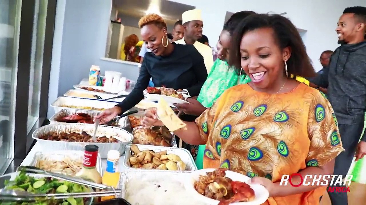 ALIKIBA HAVING FUN WITH FRIENDS AND KIDS ON EID AL HAJ IN TORONTO