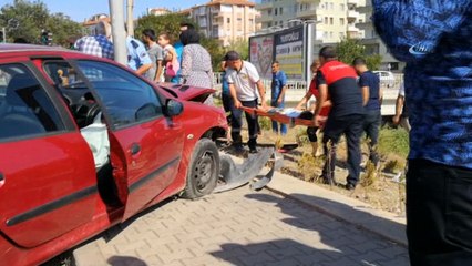 Kaza sonrası minik kızı itfaiye ekipleri teselli etti: 4 yaralı