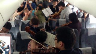 Philadelphia Orchestra musicians perform on flight waiting on Beijing tarmac.