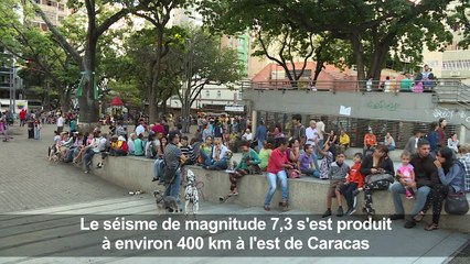 Des Venezueliens reagissent à Caracas apres le seisme de 7,3