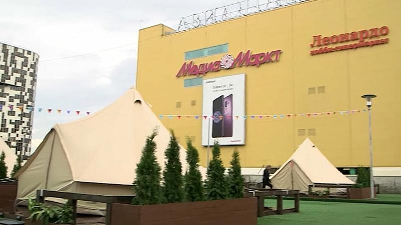 Gegen die Hitze? Glamping auf Russisch: Zelte auf Einkaufszentrum
