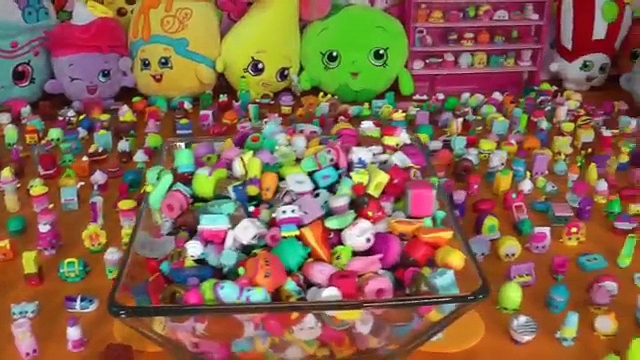 BUMPER Cars! Elsa & Anna toddlers in Shopkins World ! Shopkins turn into Stones ! Dream co