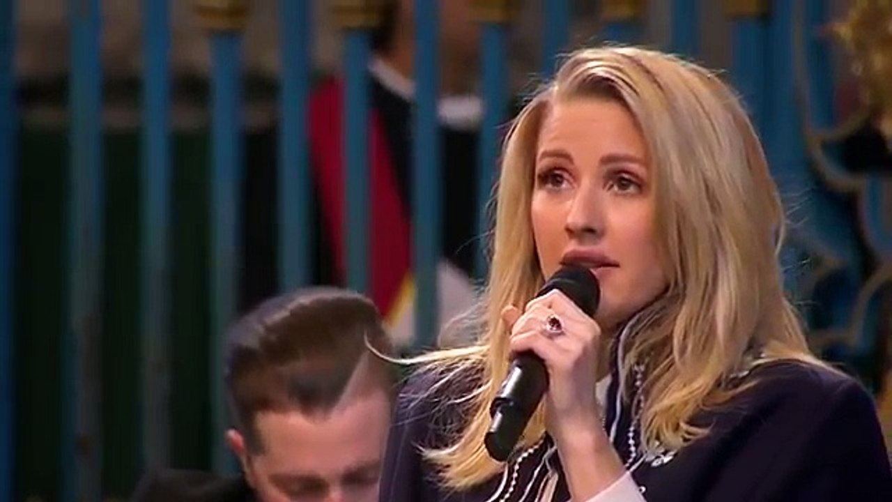Ellie Goulding singing Fields Of Gold