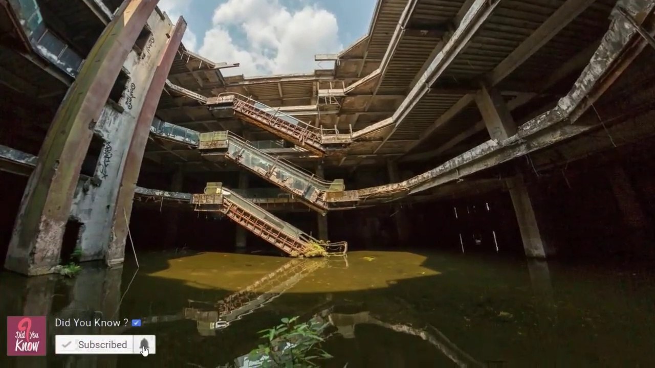Visitez ce centre commercial abandonné ou des centaines de poissons vivent