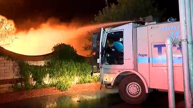 Oduncular Pazarı'nda korkutan yangın... Yangına TOMA'lar da müdahale ediyor