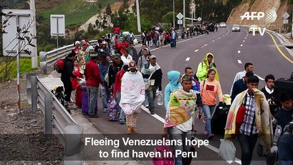 Venezuelan migrants ask for help to enter Peru