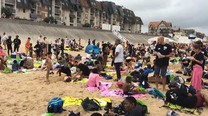 Des milliers de jeunes franciliens sur la plage de Cabourg