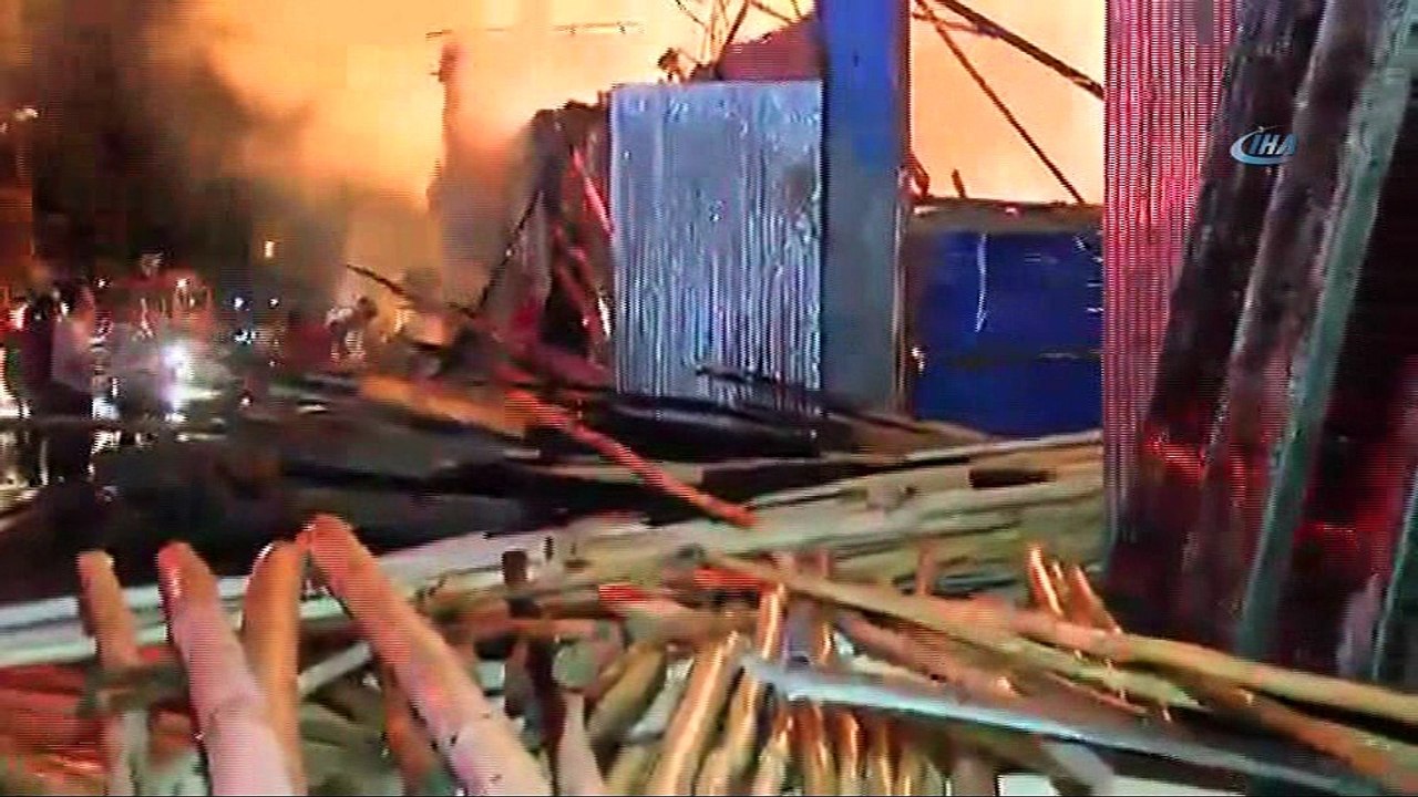 Akaryakıt istasyonu yanındaki Oduncular Pazarı'nda büyük yangın... İşçiler ve itfaiye ekiplerinin müdahalesi sürüyor