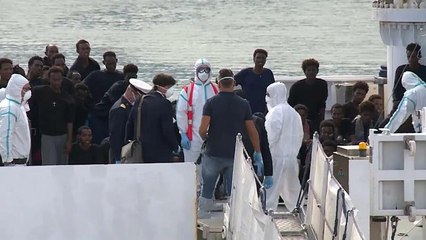 Itália abre exceção e autoriza desembarque de 28 menores desacompanhados