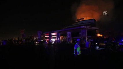 Şanlıurfa'da Oduncu Pazarı'nda Yangın (2)