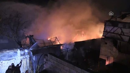 Şanlıurfa'da Oduncu Pazarı'nda Yangın (3)