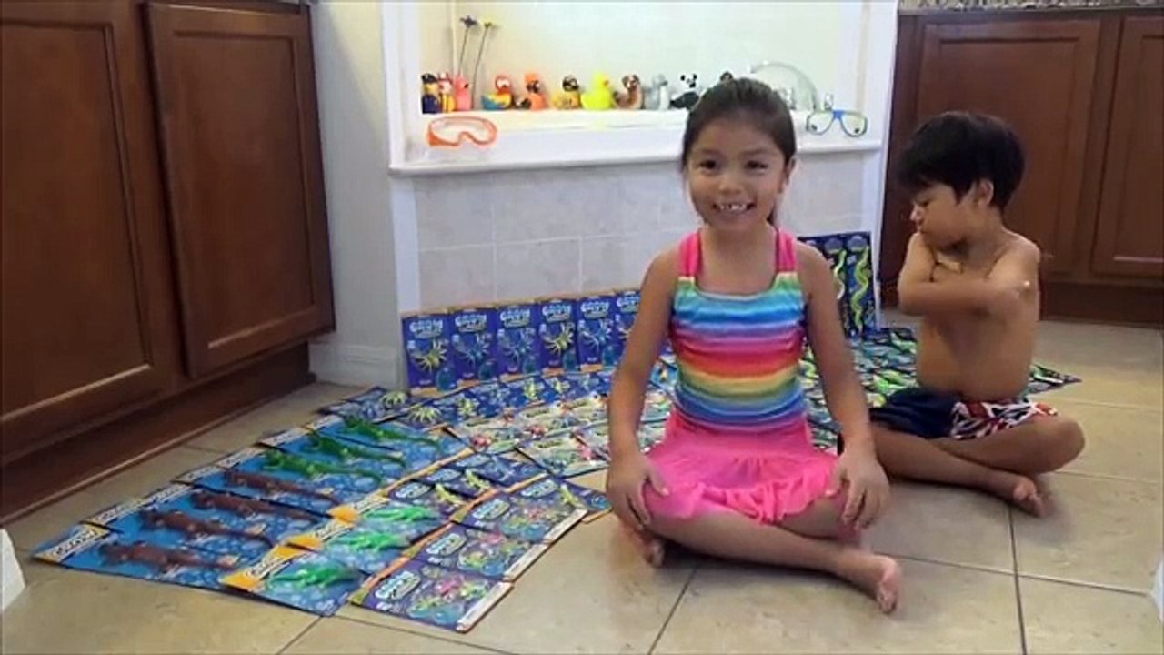 GIANT GROW CROCODILE! Snakes Aligators Lizards Spiders | Kids Science Review