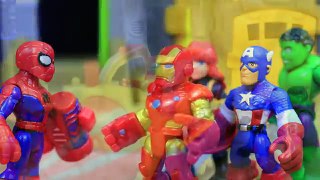 Iron Man Repulsor Drill with Ultron Stealing Superhero Spiderman Webs and Hiding in Duplo
