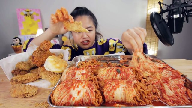 KIMCHI WRAPPED NUCLEAR FIRE NOODLES + KENTUCKY FRIED CHICKEN | MUKBANG