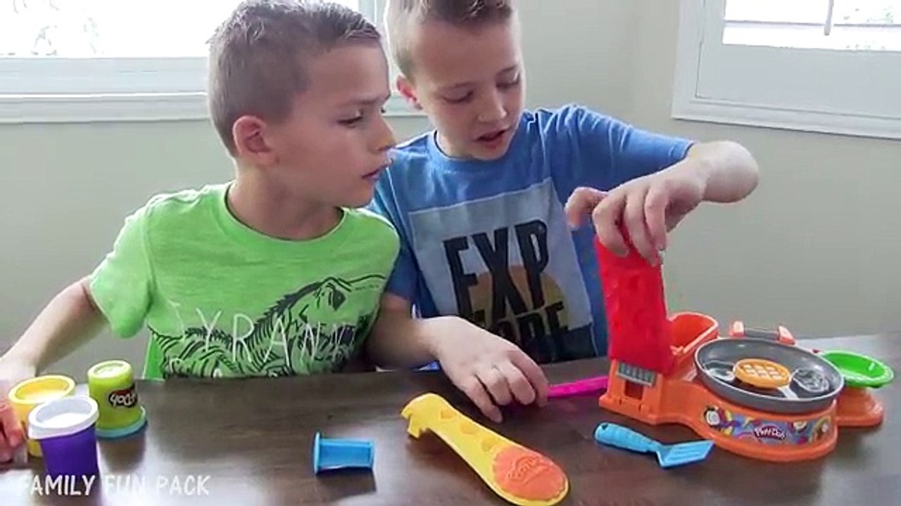 Play Doh Breakfast Cafe Playset with Pretend Waffle Maker, Bacon and