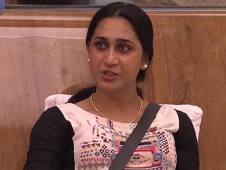 പ്രളയം തകര്‍ത്ത ചില ജീവിതച്ചിത്രവുമായി അഞ്ജലി | FilmiBeat Malayalam