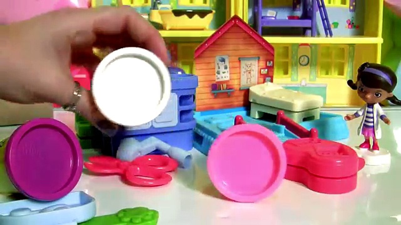 Massinhas Play Doh Clínica da Doutora Brinquedos com Felpudo o Dragão de Pelúcia Azul em P