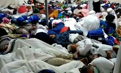 Jemaah Haji Indonesia Bermalam di Mina
