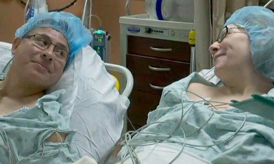 بمناسبة ذكرى زواجهما الـ 23... هديته لزوجته أنقذت حياتها!