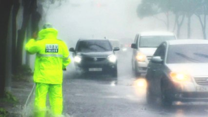 [날씨] 태풍, 내륙 향해 느리게 북진...내일 새벽 서천 상륙 / YTN