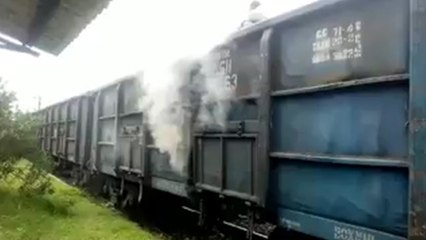 कौशांबी: कोयला लदी मालगाड़ी में लगी आग, दिल्ली-हावड़ा रूट संचालन रुका