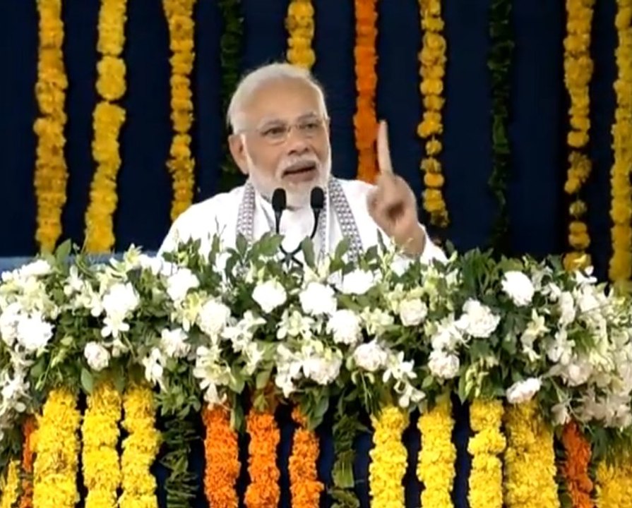 PM Modi In Gujarat: M Modi Valsad says - now full money of the poor comes to their home