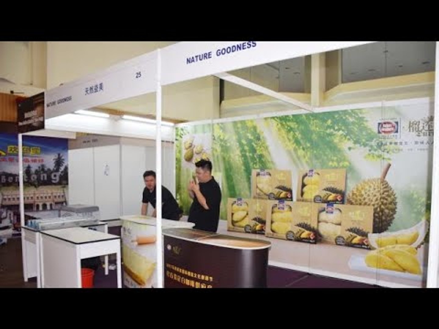 週末商店如常營業  10噸榴槤待銷售