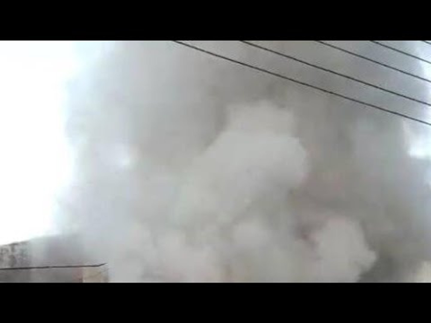 大火猛燒榴槤加工廠    村民互助撲滅火勢