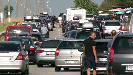 Sınır kapılarında uzun kuyruklar oluştu - EDİRNE