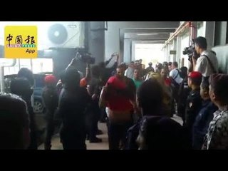 36名私會黨頭目過堂   特警候命 法庭“閒雜人勿近”