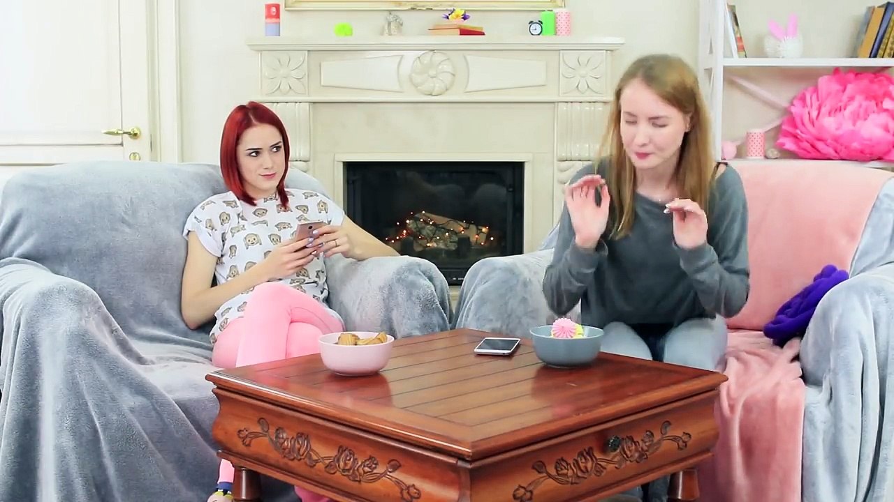 13 BLAGUES MARRANTES AVEC DES GADGETS   LA GUERRE DES BLAGUES !